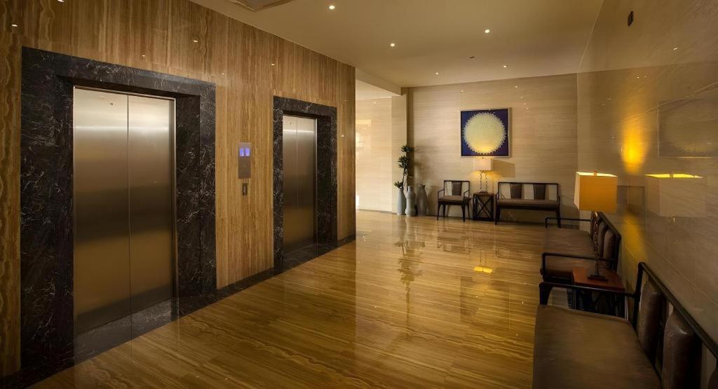 Lotus Blu Hotel Legazpi Bagian luar foto