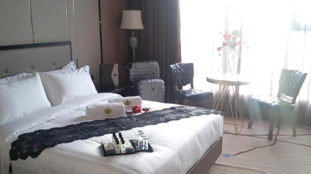 Lotus Blu Hotel Legazpi Bagian luar foto