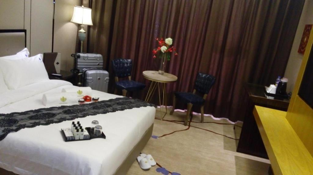 Lotus Blu Hotel Legazpi Bagian luar foto