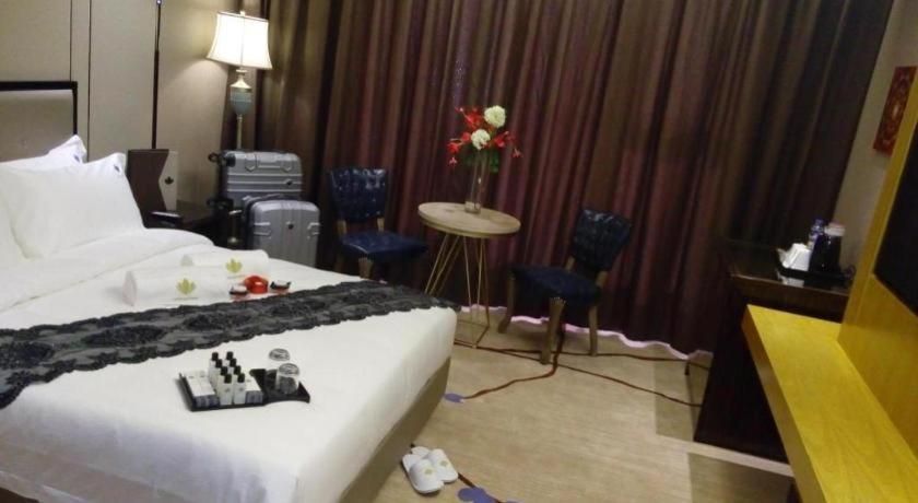 Lotus Blu Hotel Legazpi Bagian luar foto