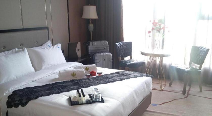 Lotus Blu Hotel Legazpi Bagian luar foto
