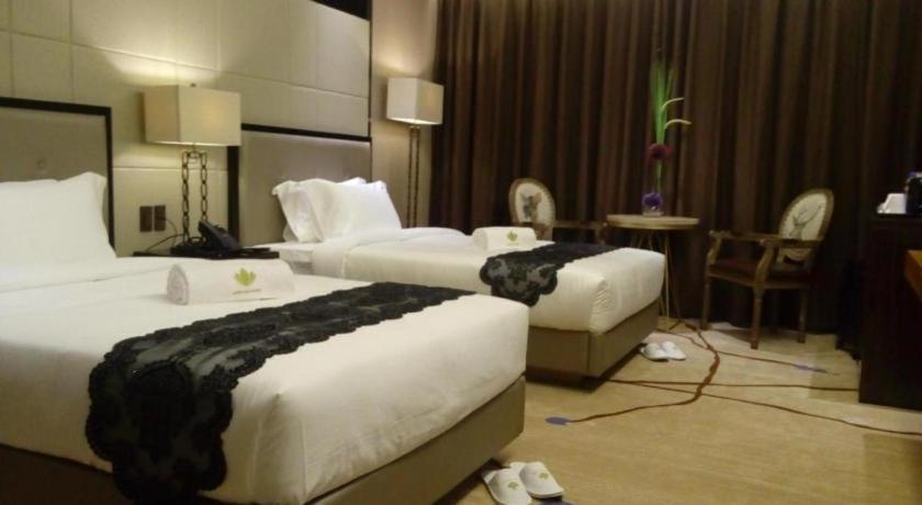 Lotus Blu Hotel Legazpi Bagian luar foto